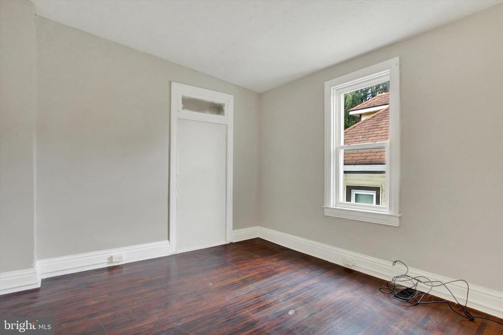 1206 W POPLAR STREET