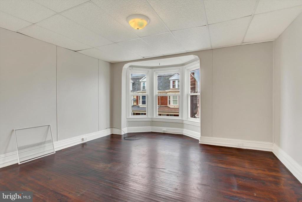1206 W POPLAR STREET