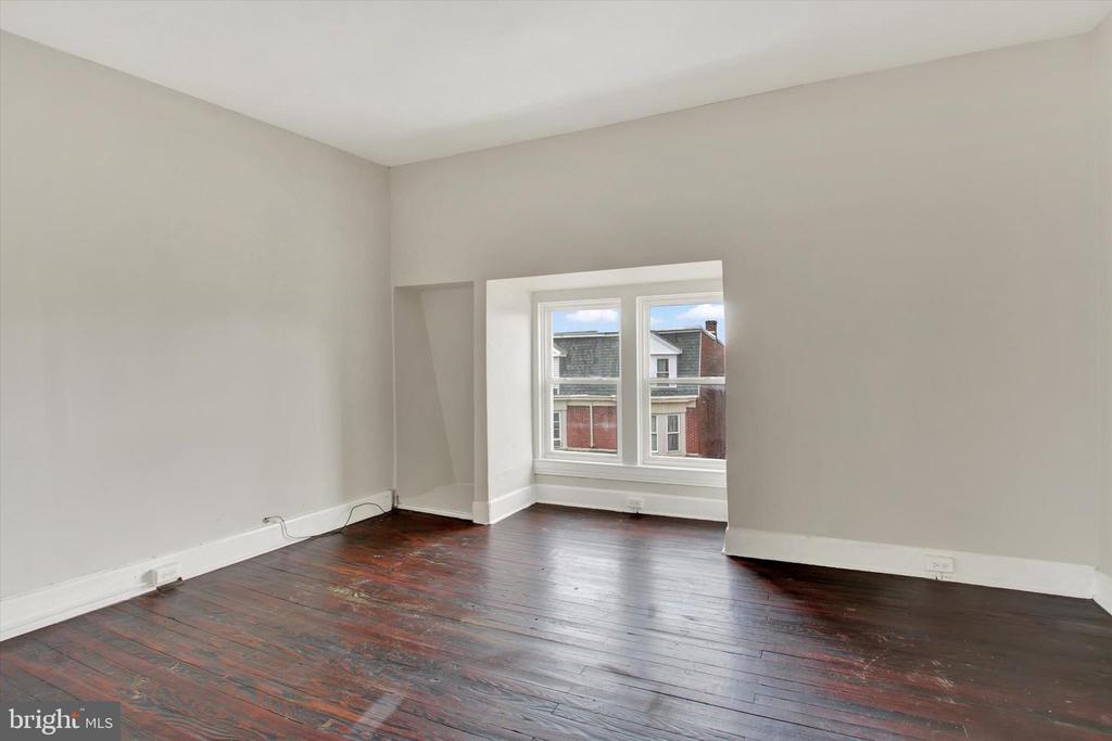 1206 W POPLAR STREET