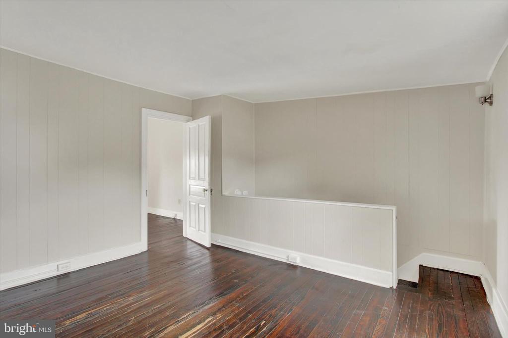 1206 W POPLAR STREET