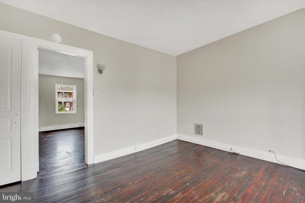 1206 W POPLAR STREET