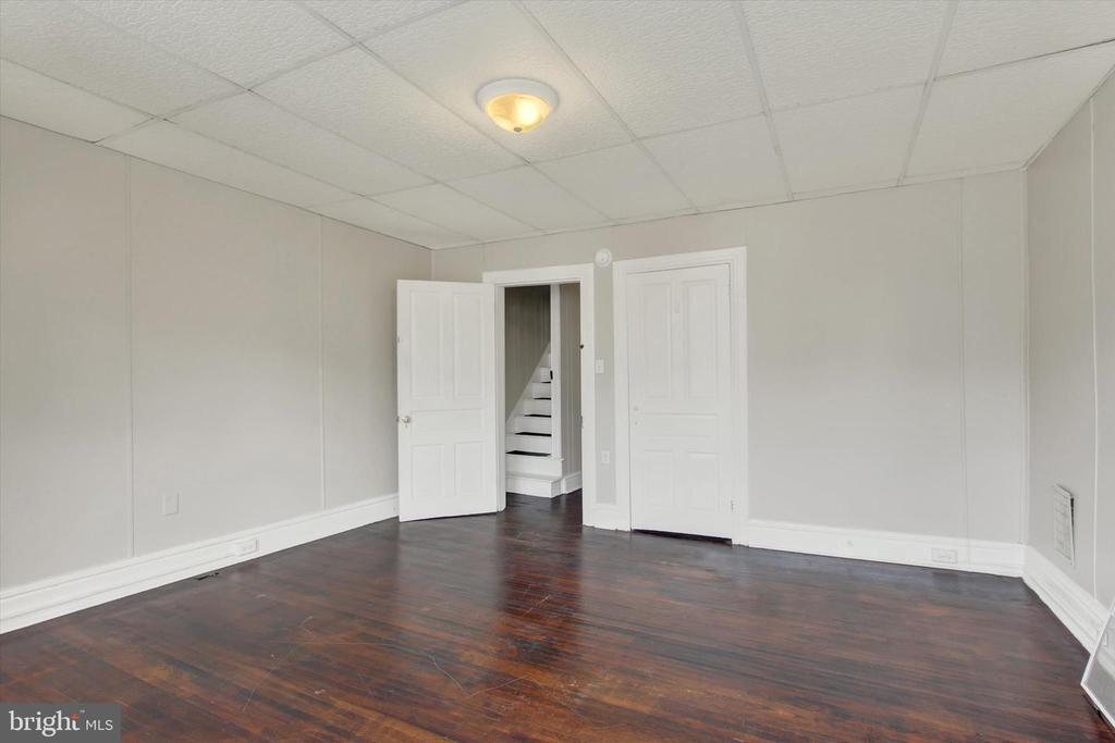 1206 W POPLAR STREET