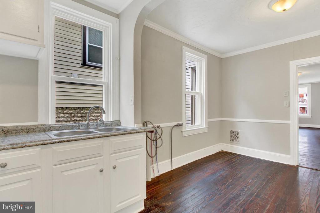 1206 W POPLAR STREET