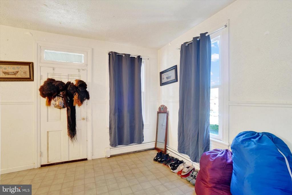 237 E POPLAR STREET