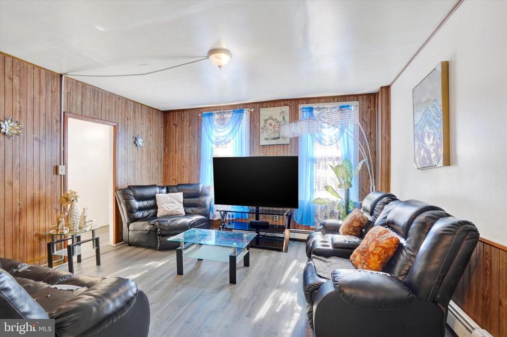 237 E POPLAR STREET