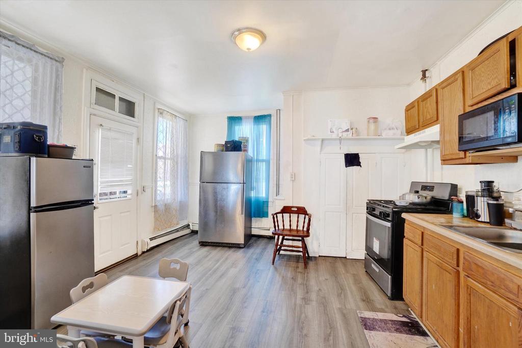 237 E POPLAR STREET