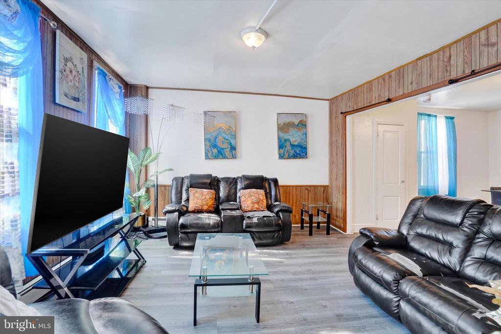 237 E POPLAR STREET
