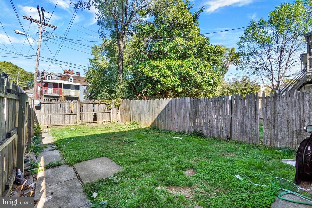 237 E POPLAR STREET