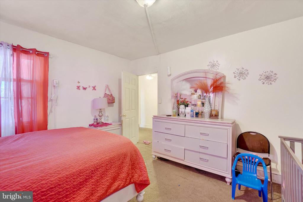 237 E POPLAR STREET