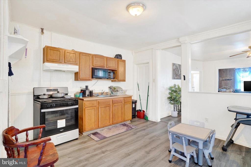 237 E POPLAR STREET