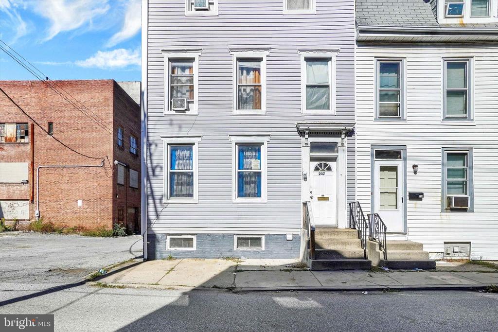 237 E POPLAR STREET