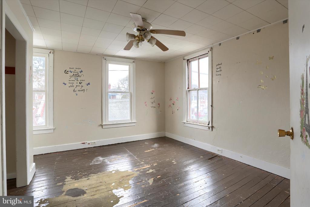 826 FERN PLACE