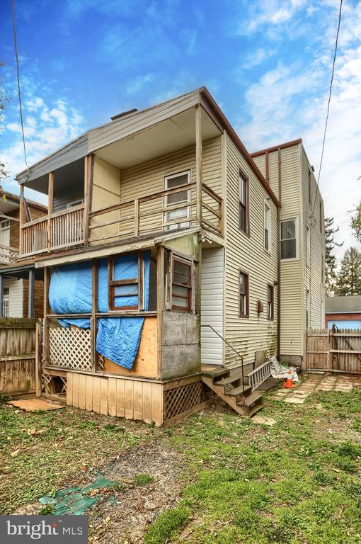 826 FERN PLACE