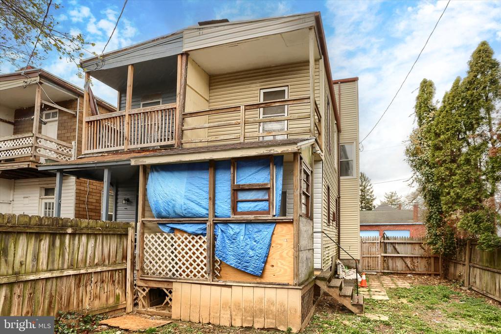 826 FERN PLACE