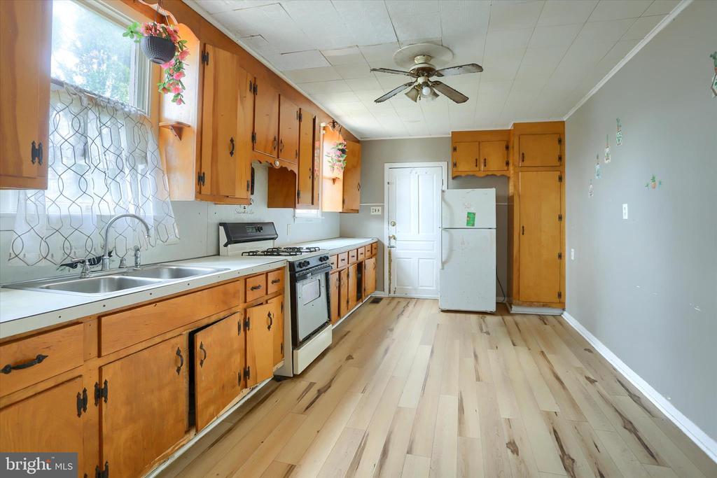 826 FERN PLACE