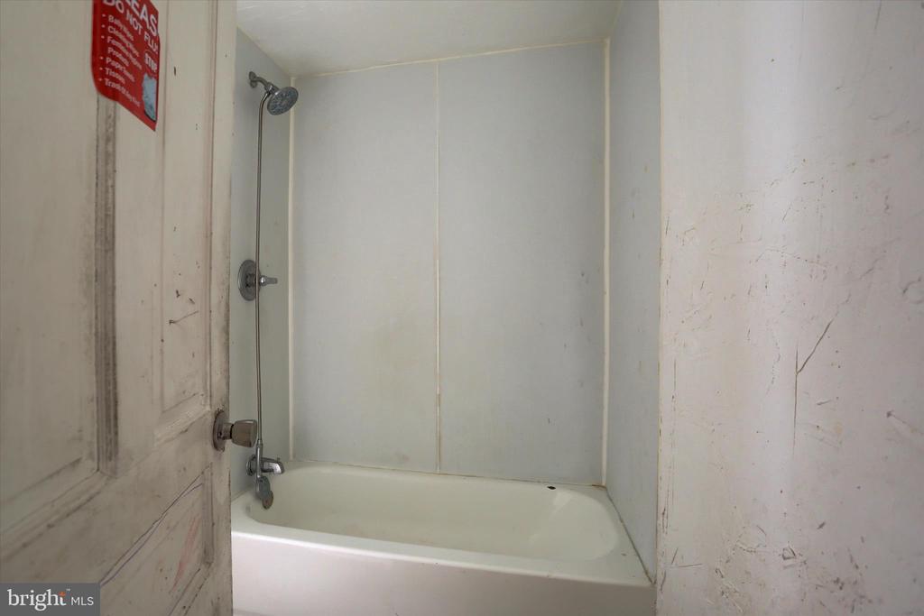 826 FERN PLACE