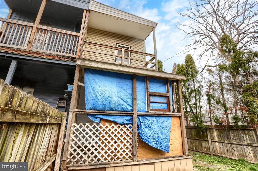826 FERN PLACE