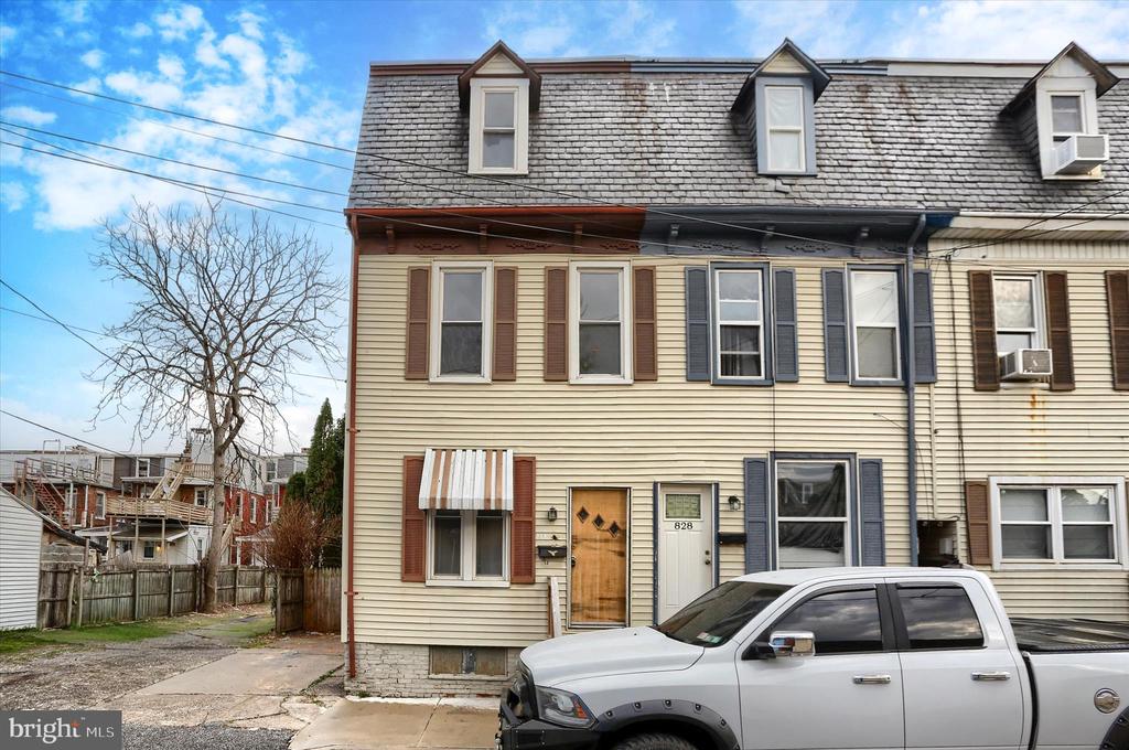 826 FERN PLACE