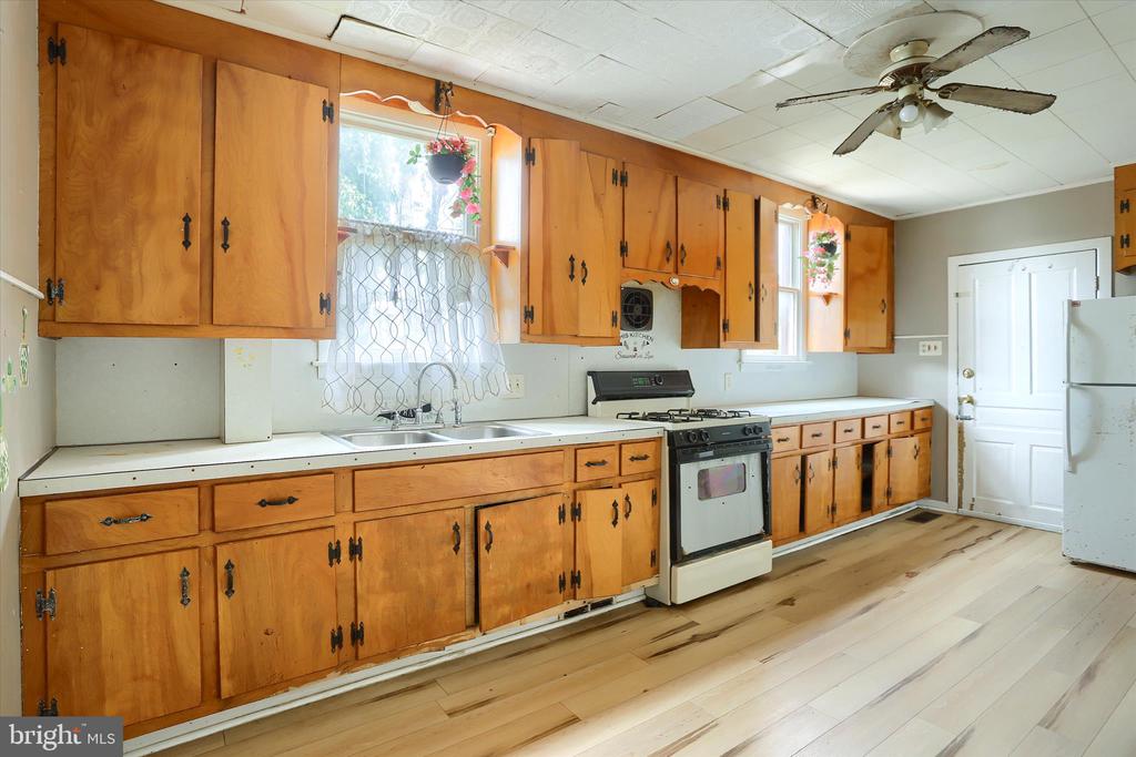 826 FERN PLACE