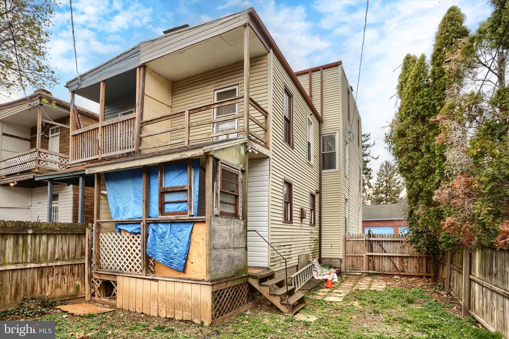 826 FERN PLACE