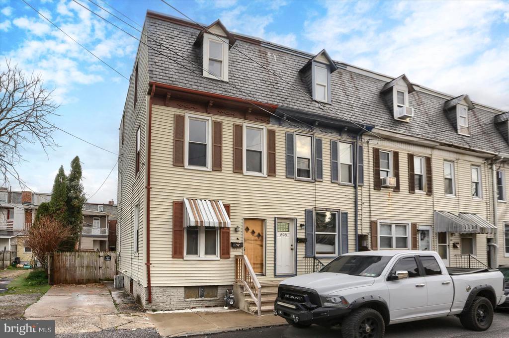 826 FERN PLACE