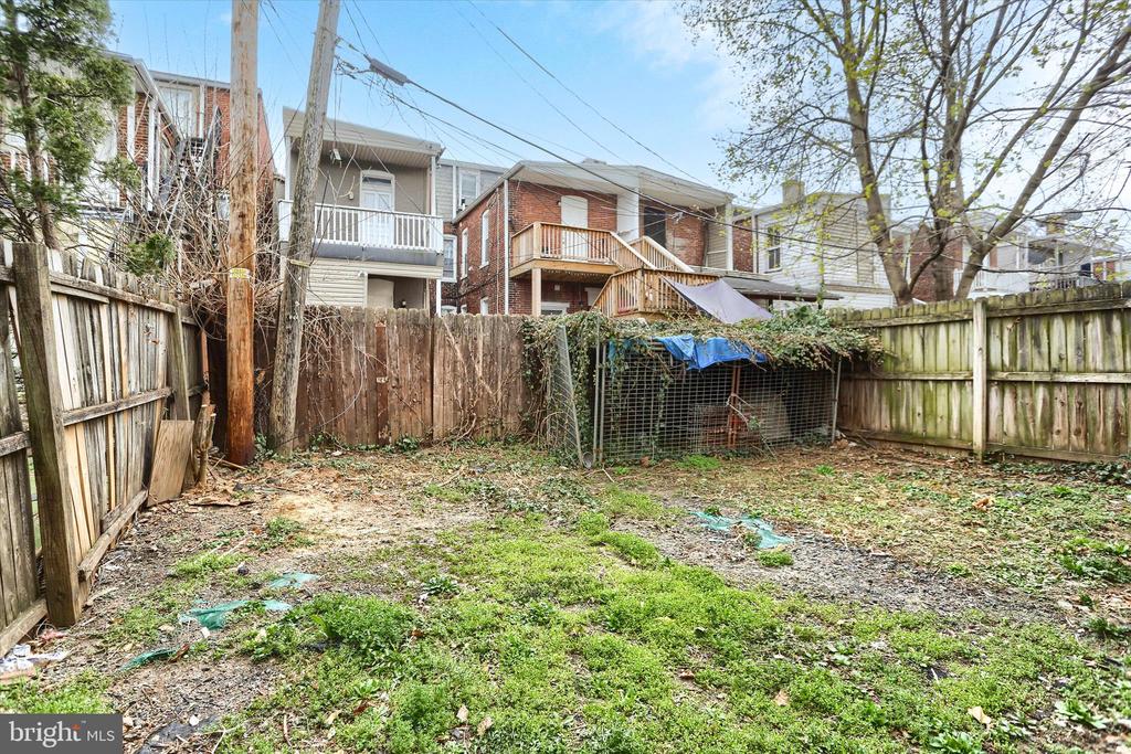 826 FERN PLACE