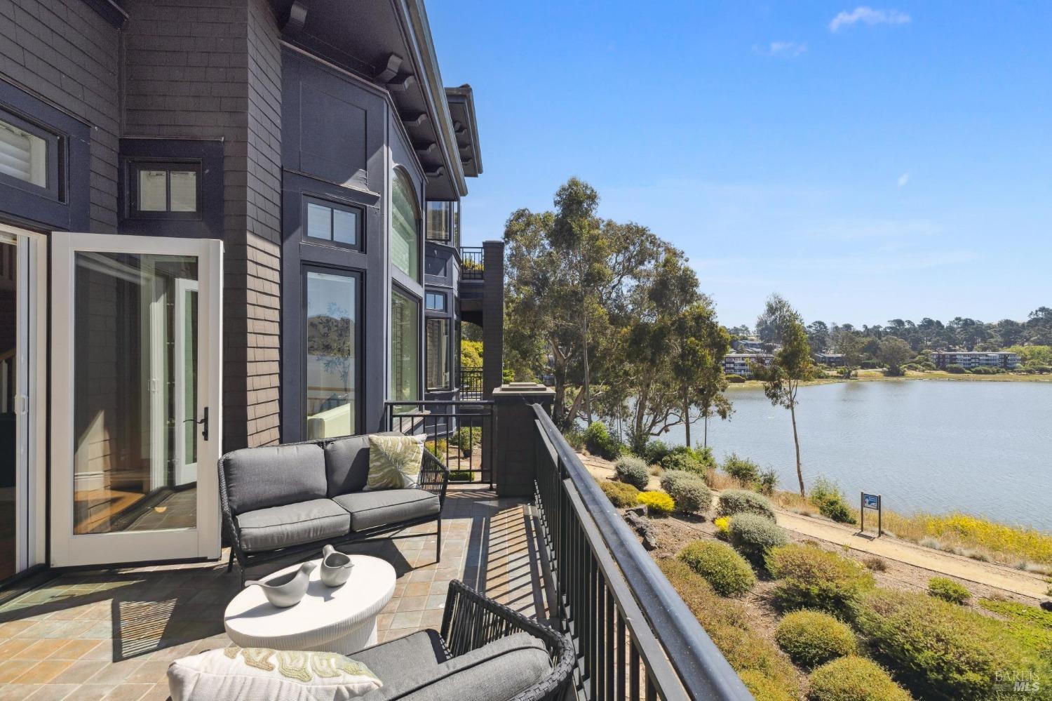 Breathtaking, Waterfront Views on Richardson Bay