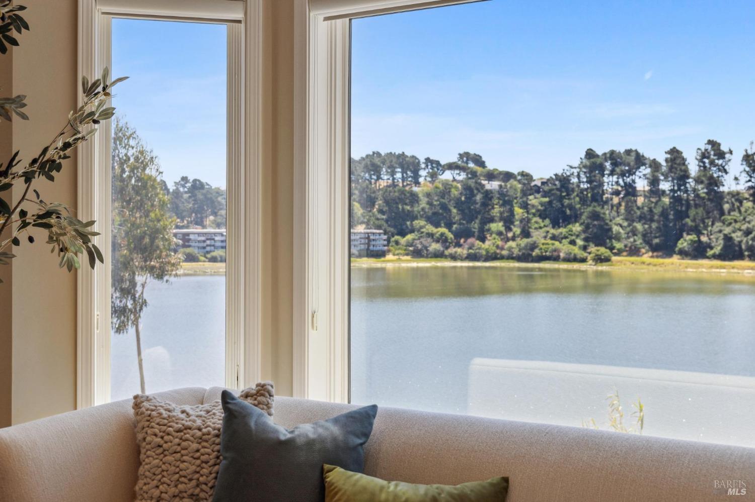 Breathtaking, Waterfront Views on Richardson Bay