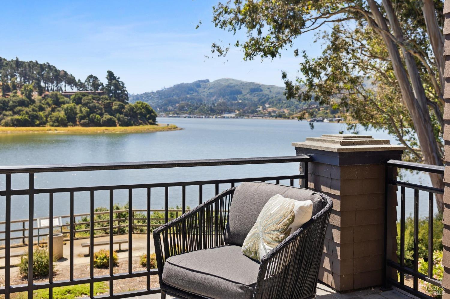 Breathtaking, Waterfront Views on Richardson Bay