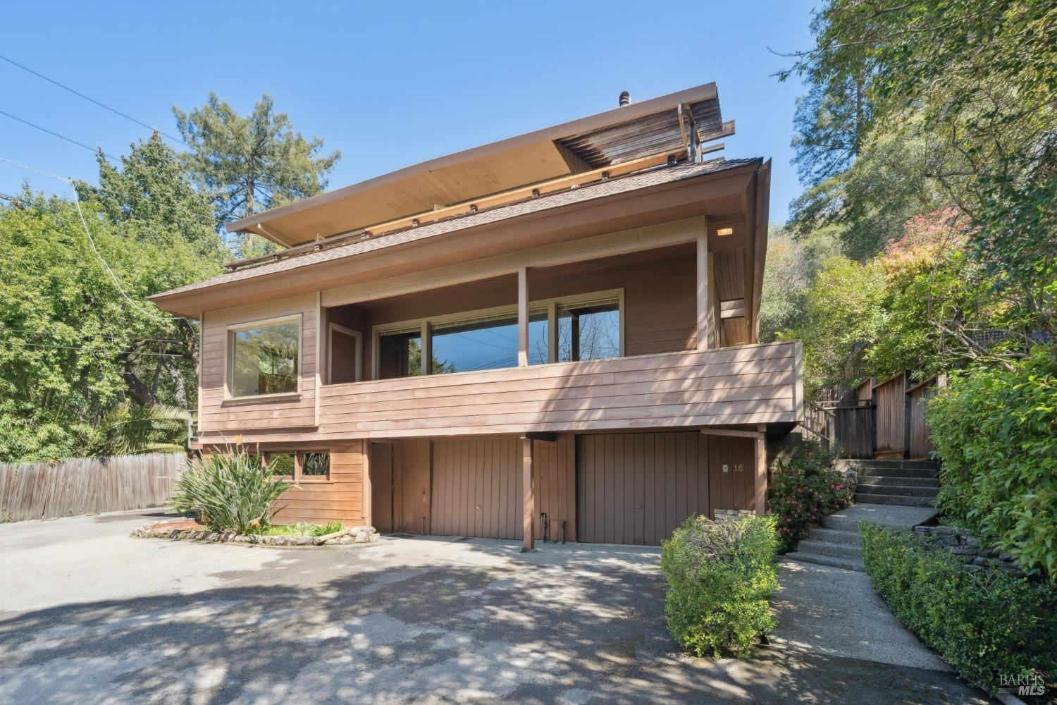 18 Sir Francis Drake Blvd