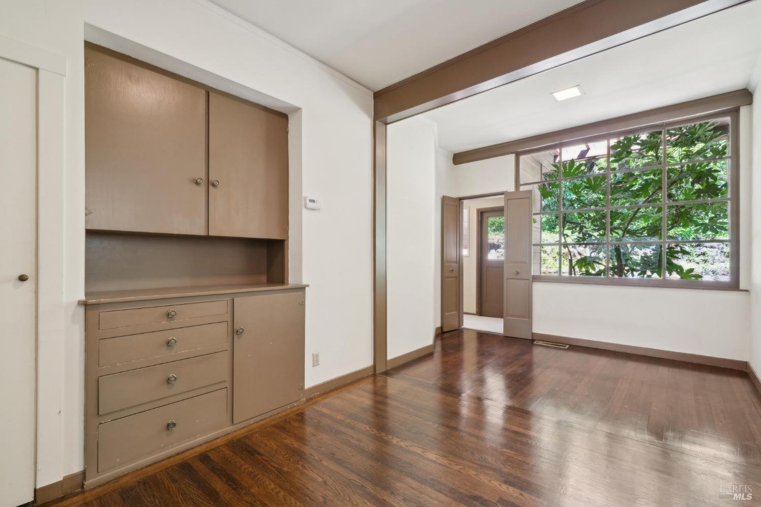 18 Sir Francis Drake Blvd