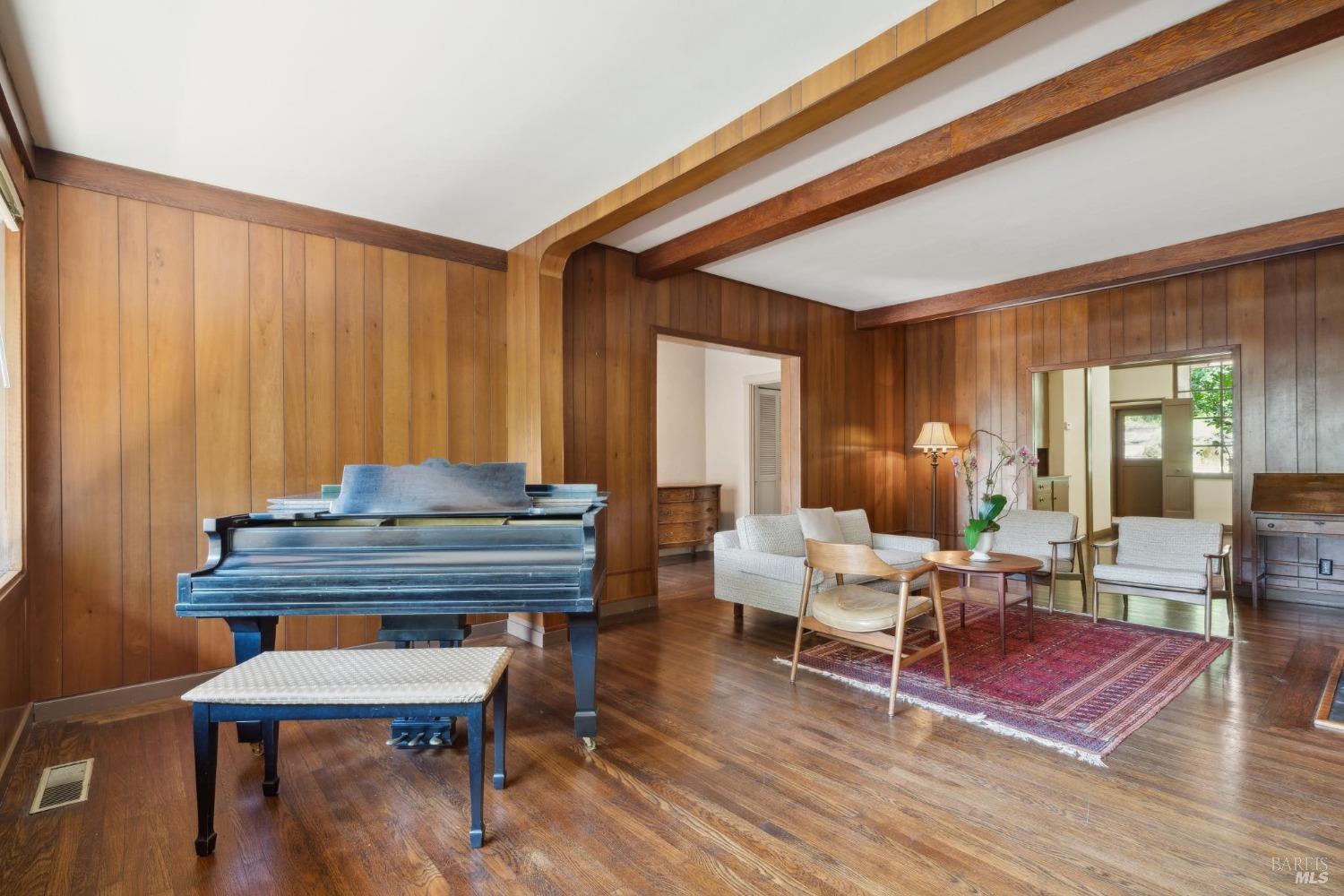 18 Sir Francis Drake Blvd