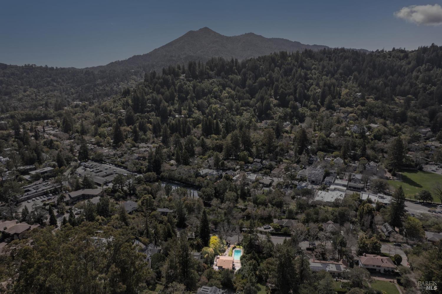 18 Sir Francis Drake Blvd