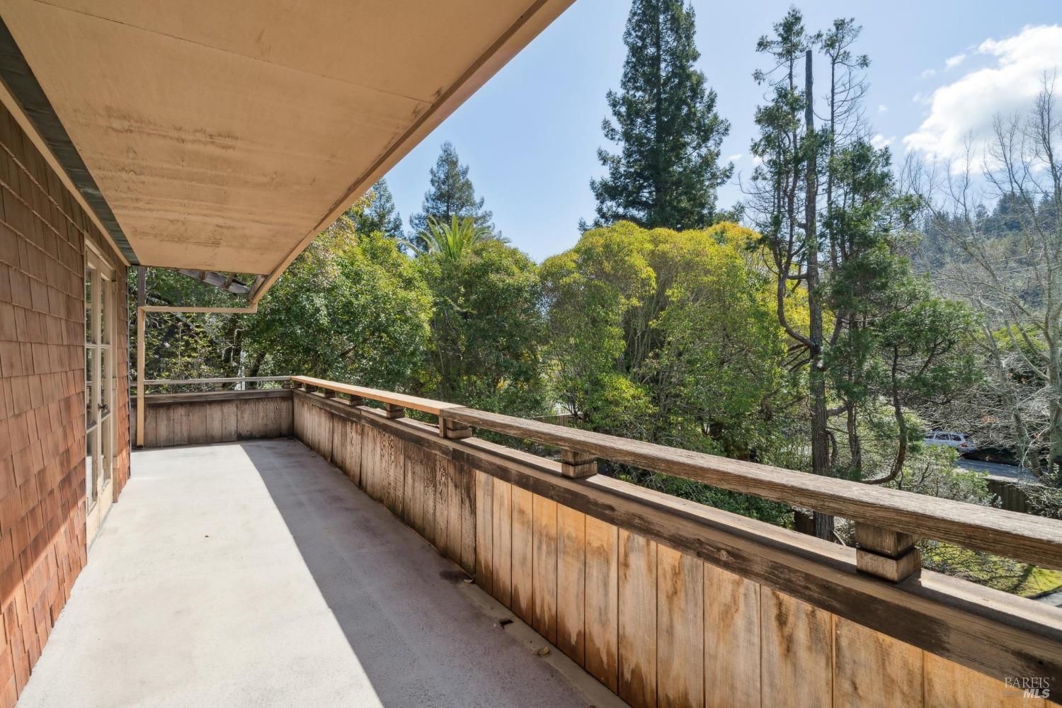 18 Sir Francis Drake Blvd