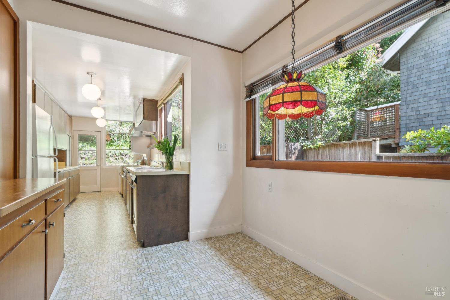 18 Sir Francis Drake Blvd