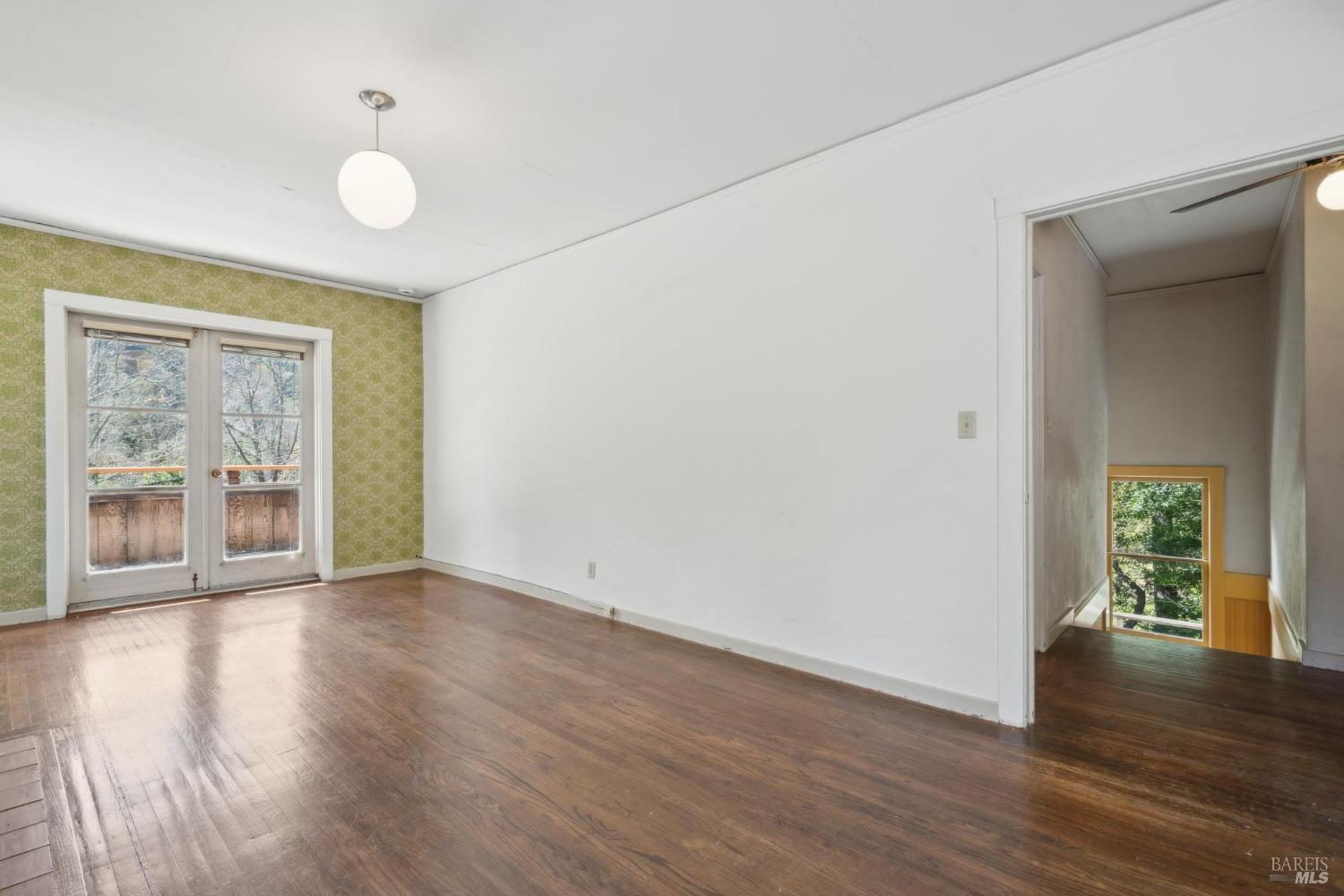 18 Sir Francis Drake Blvd