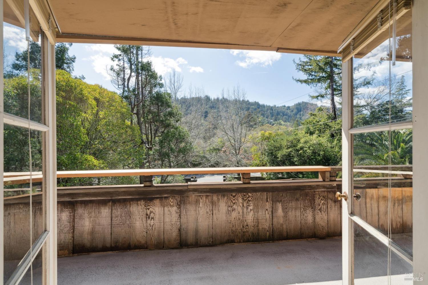 18 Sir Francis Drake Blvd