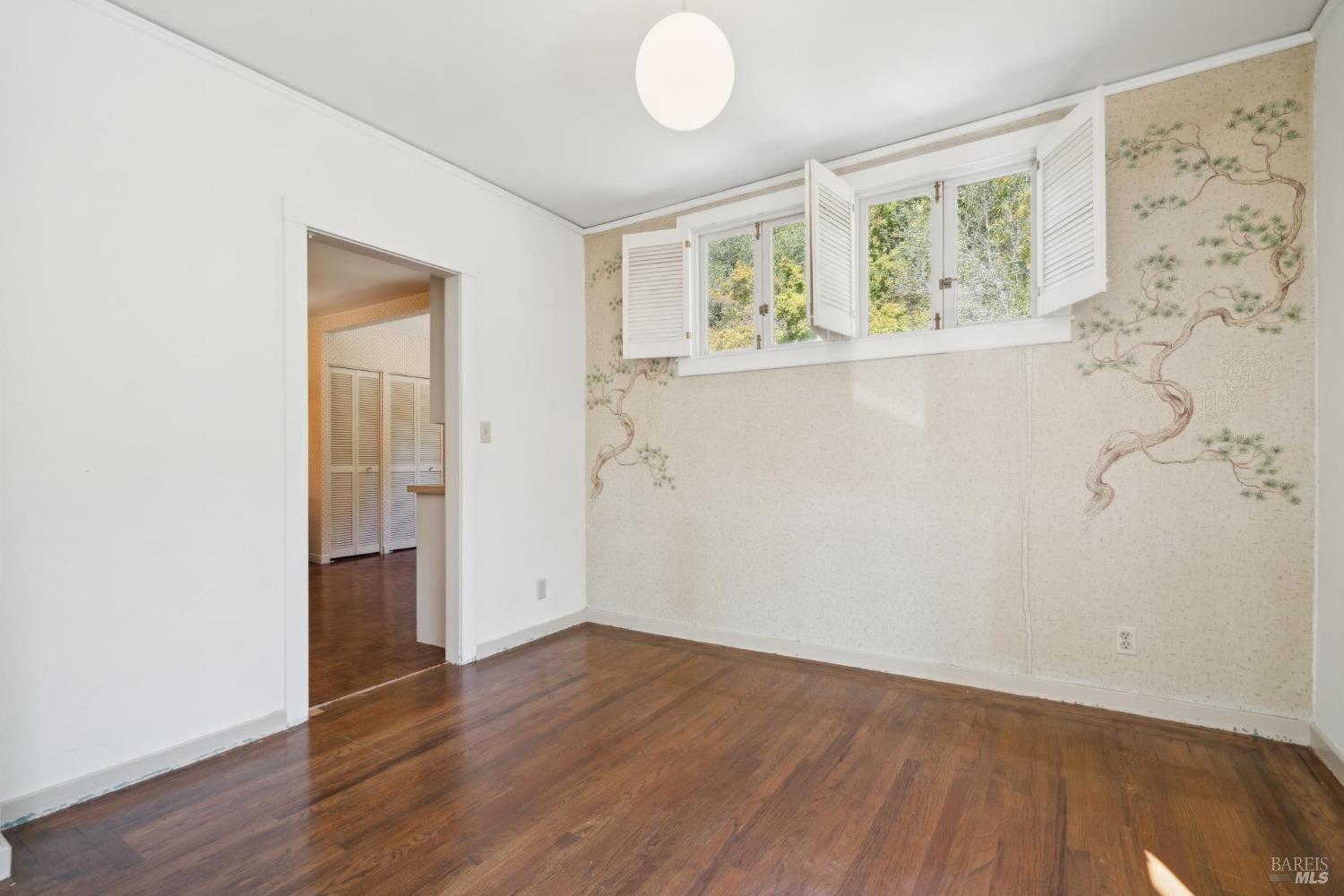 18 Sir Francis Drake Blvd