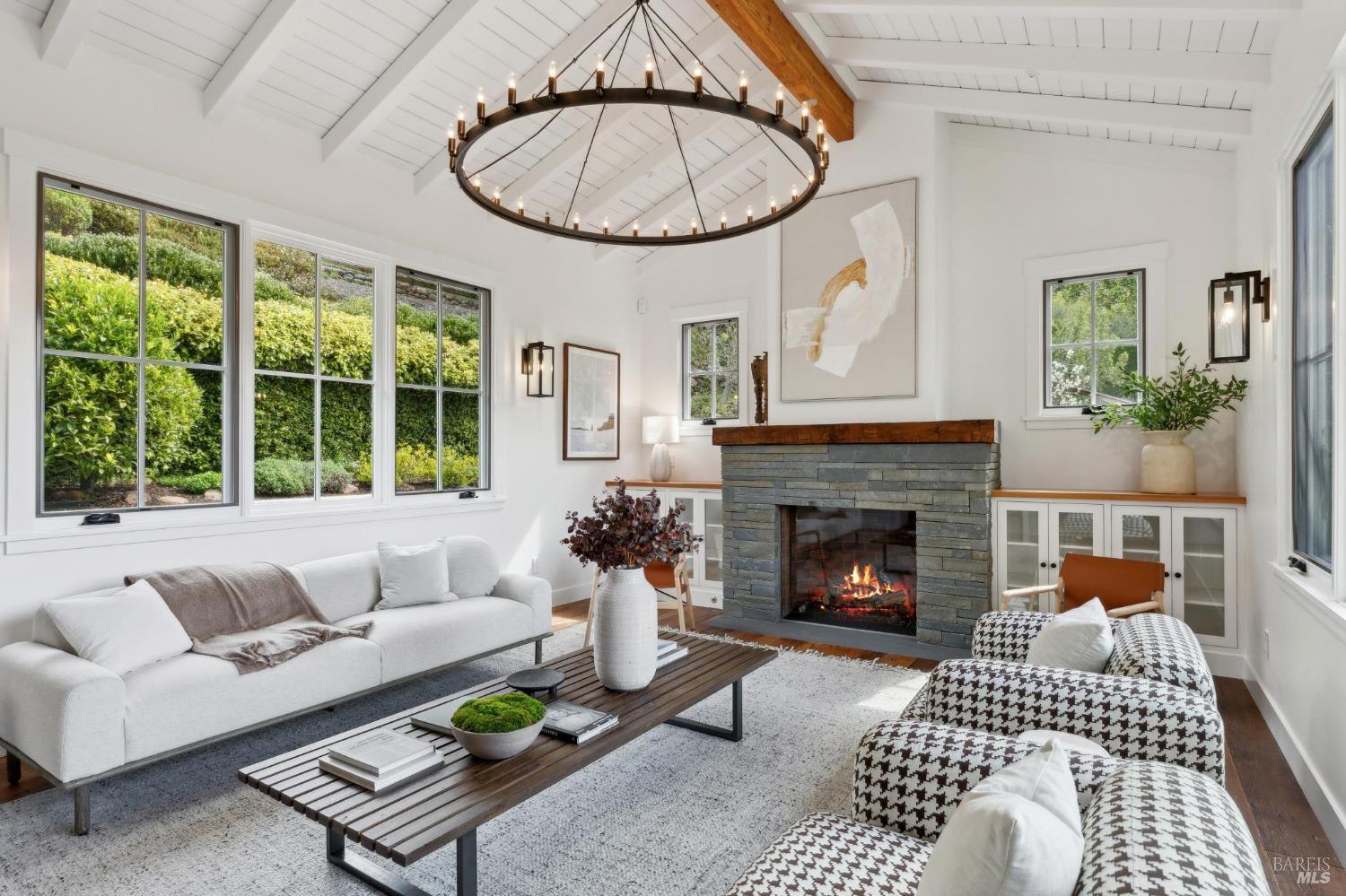 Exceptional Indoor-Outdoor Living in Baywood Canyon