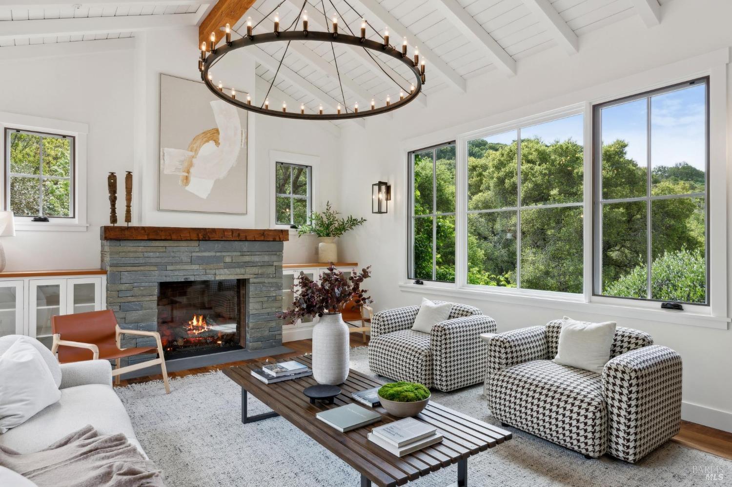 Exceptional Indoor-Outdoor Living in Baywood Canyon