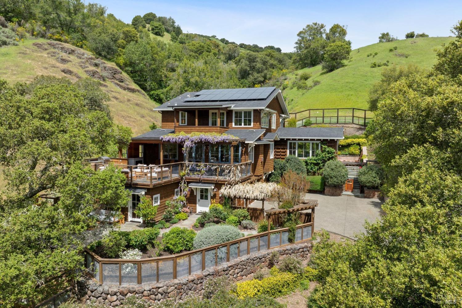 Exceptional Indoor-Outdoor Living in Baywood Canyon