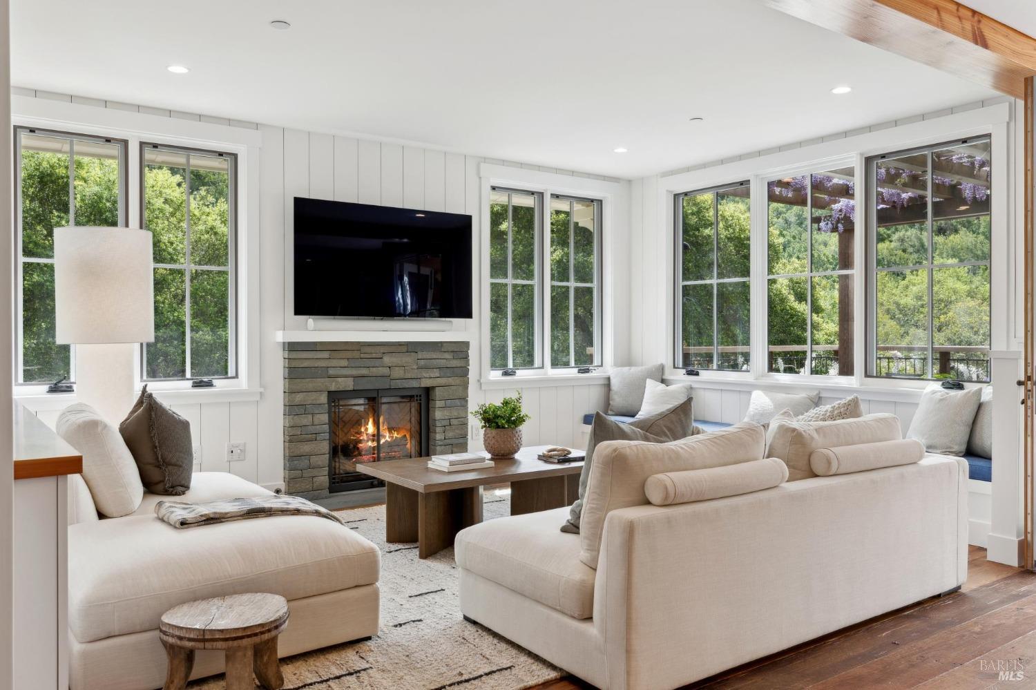 Exceptional Indoor-Outdoor Living in Baywood Canyon