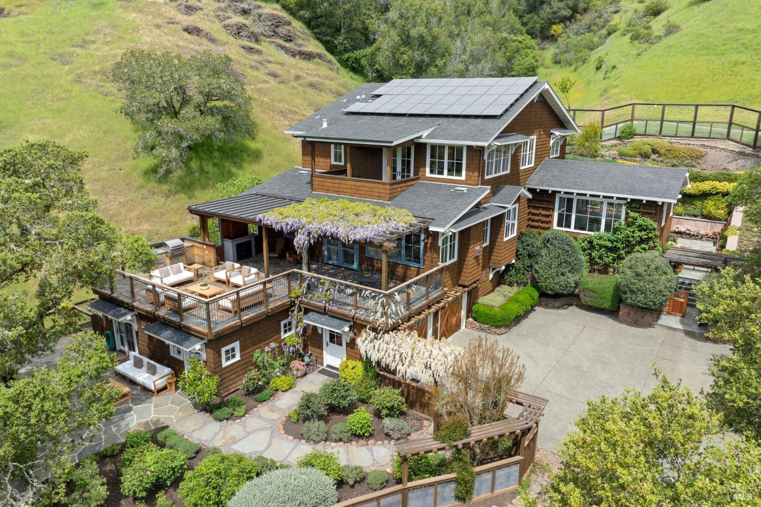 Exceptional Indoor-Outdoor Living in Baywood Canyon