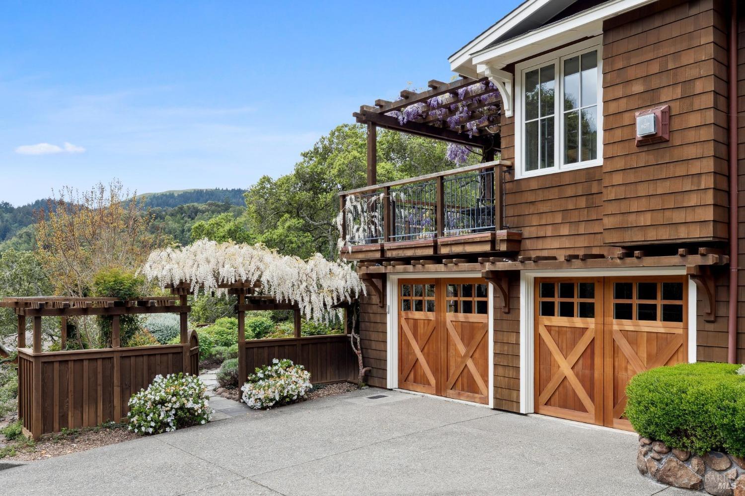 Exceptional Indoor-Outdoor Living in Baywood Canyon