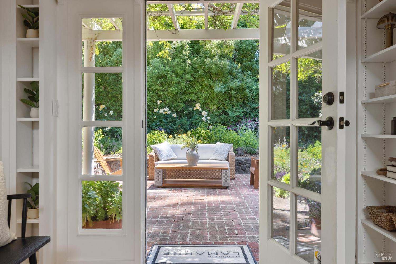 Single Story Charmer in Coveted Flats of Ross