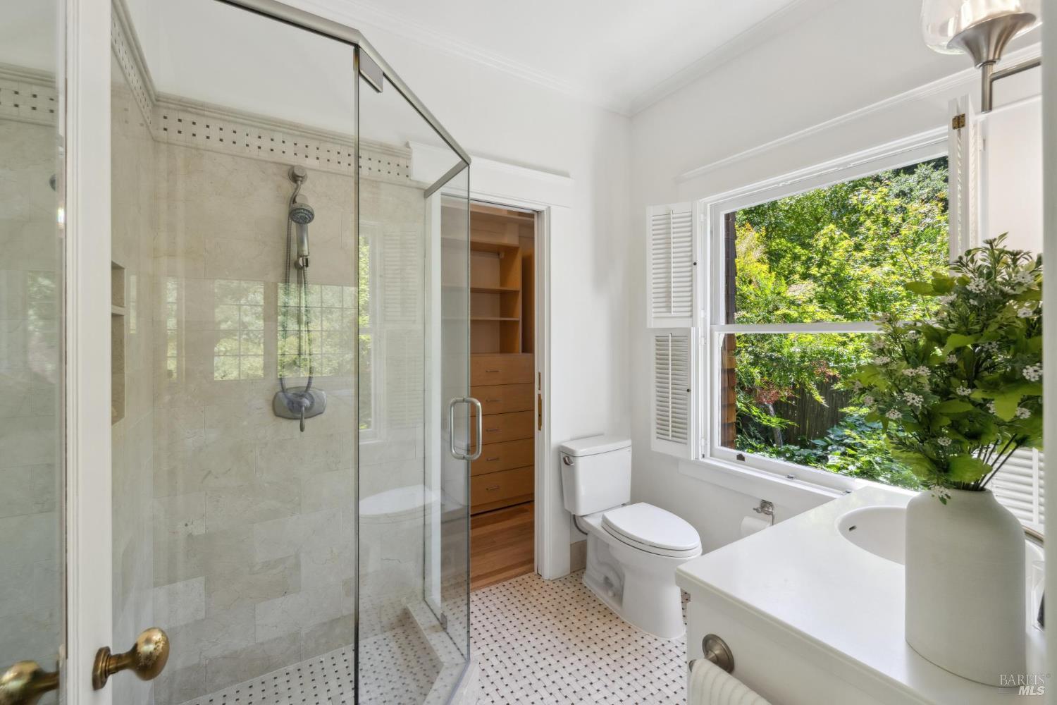 Single Story Charmer in Coveted Flats of Ross