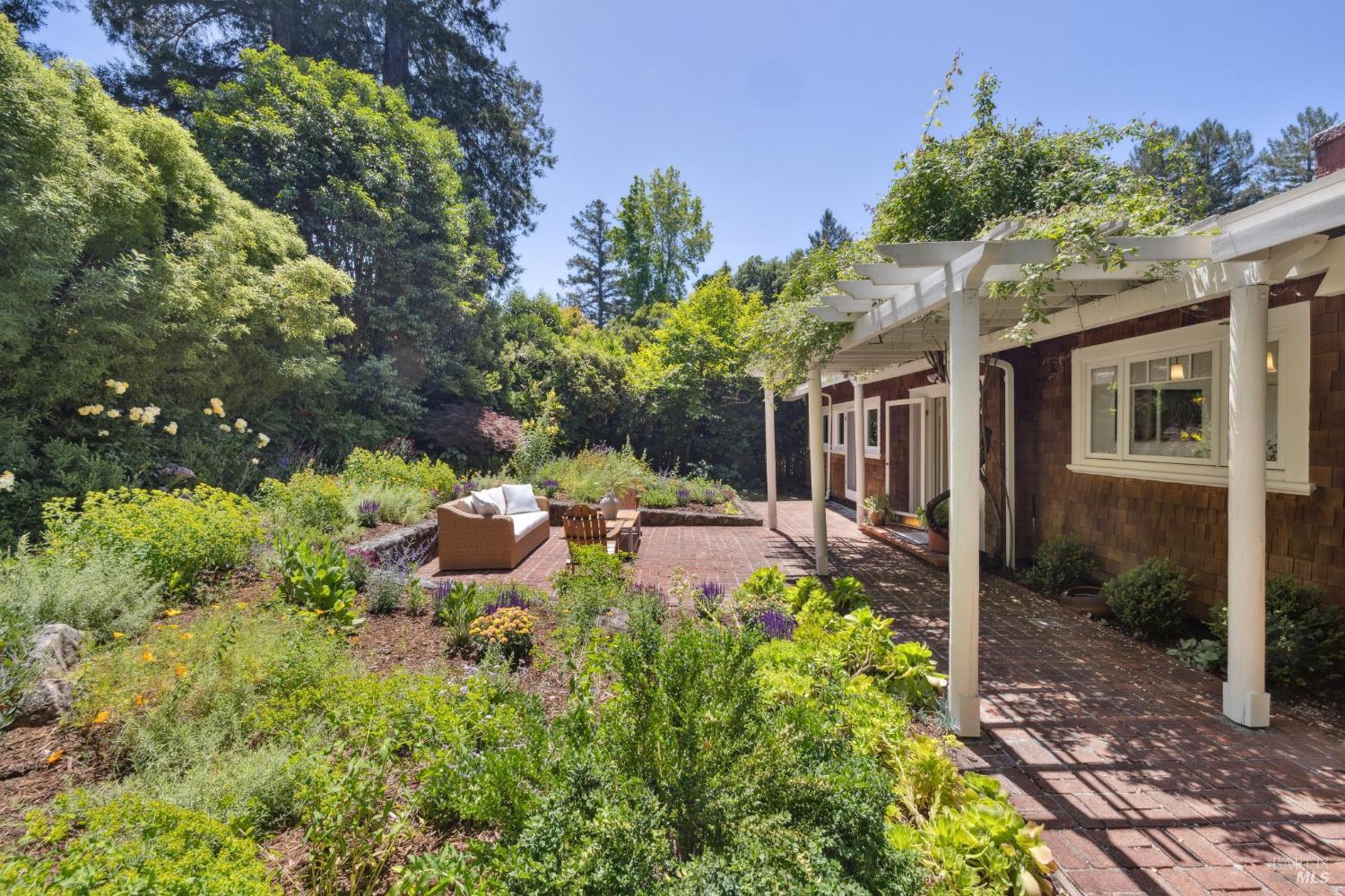 Single Story Charmer in Coveted Flats of Ross