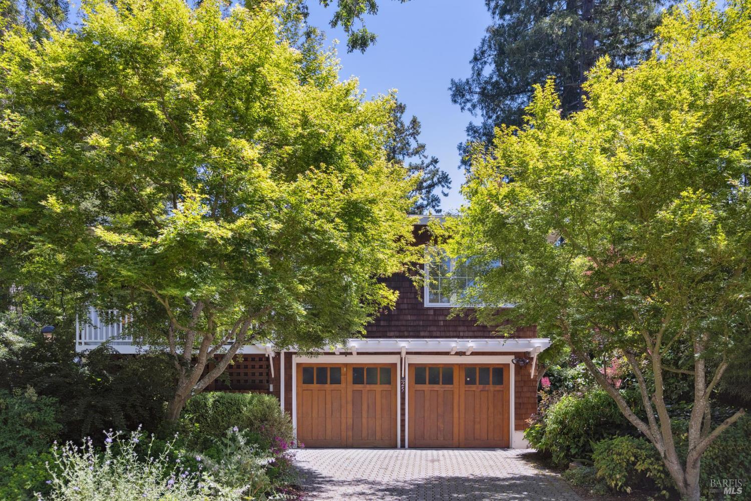 Single Story Charmer in Coveted Flats of Ross