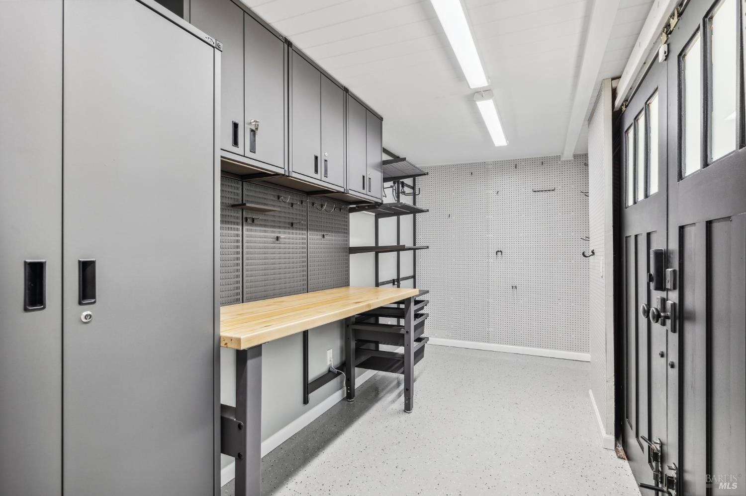 Modern Retreat In Prime Homestead Valley