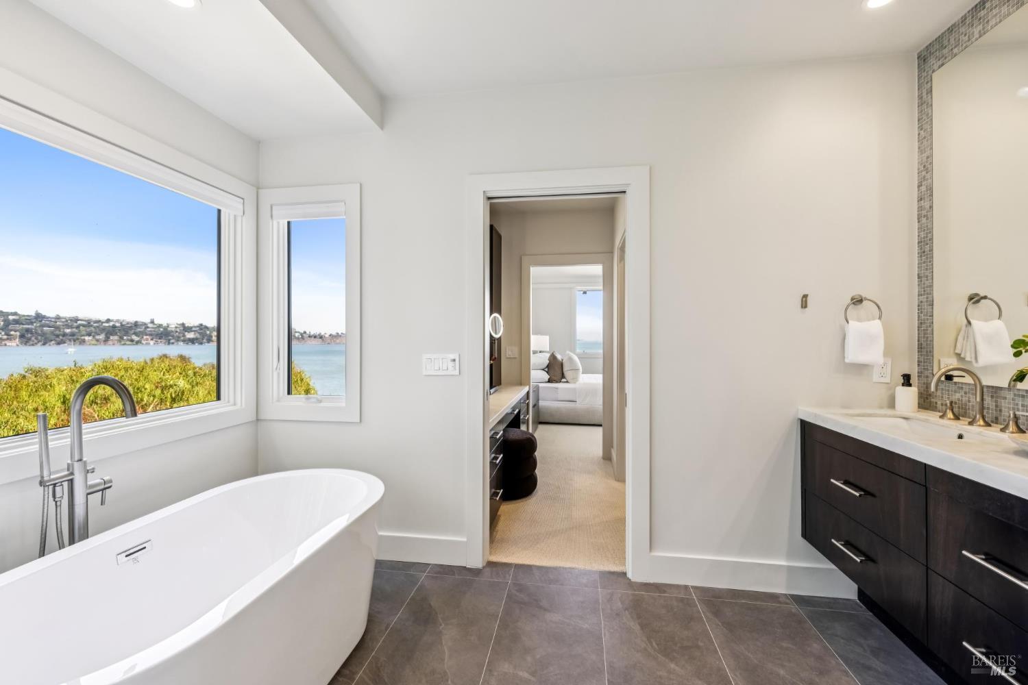 4 Bulkley Ave
